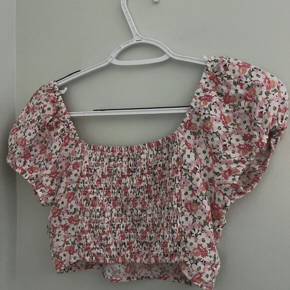 Cropped Puff Sleeve Pink Floral Top with a Bow from Hollister - Picture 4 of 10